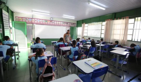 Senado aprova aumento de piso salarial dos professores; reajuste vale para temporários