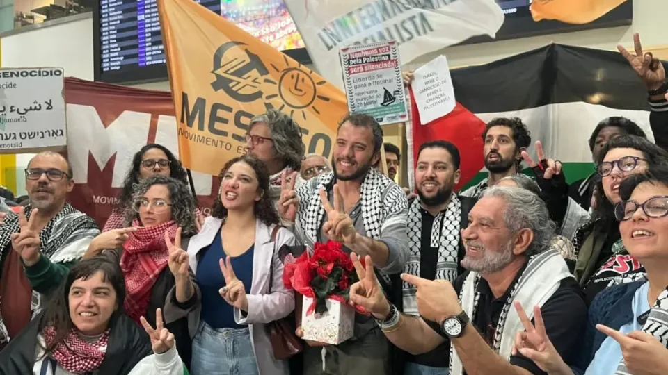 Ativista Thiago Ávila chega a São Paulo após ser deportado de Israel