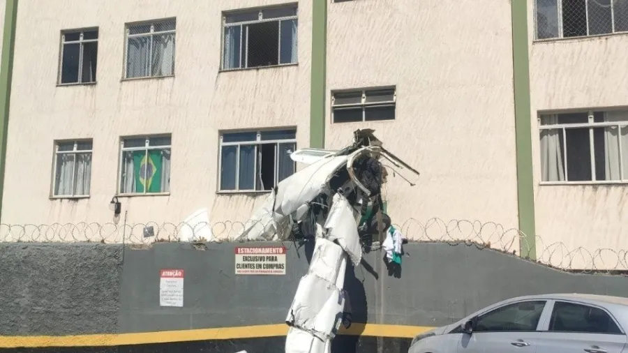 Avião monomotor cai e atinge prédio em Belo Horizonte; ao menos 2 morreram