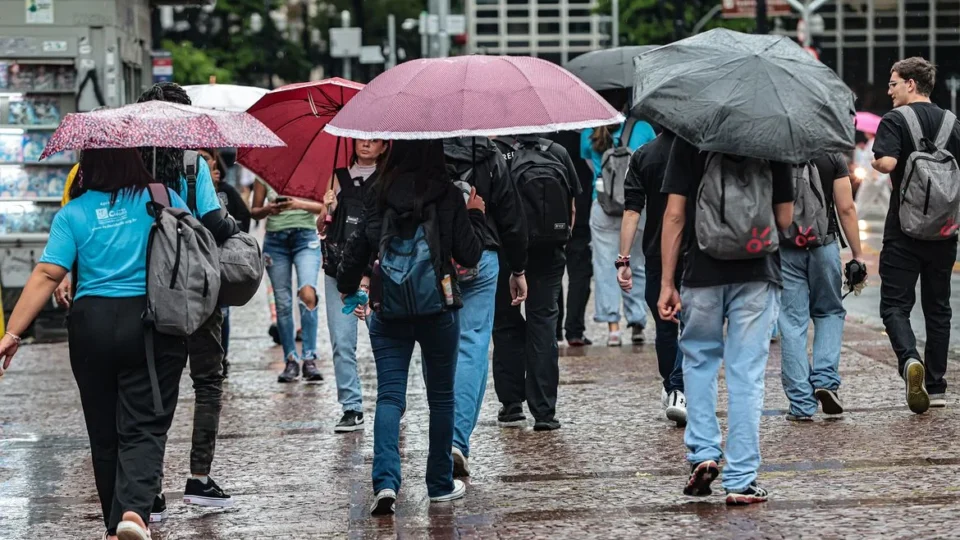 Brasil tem terça-feira de contrastes com temporais no Sul e seca no Centro-Oeste