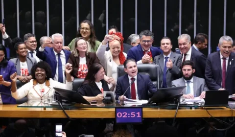 Câmara aprova, em dois turnos, PEC pelo fim da escala 6×1; texto vai ao Senado