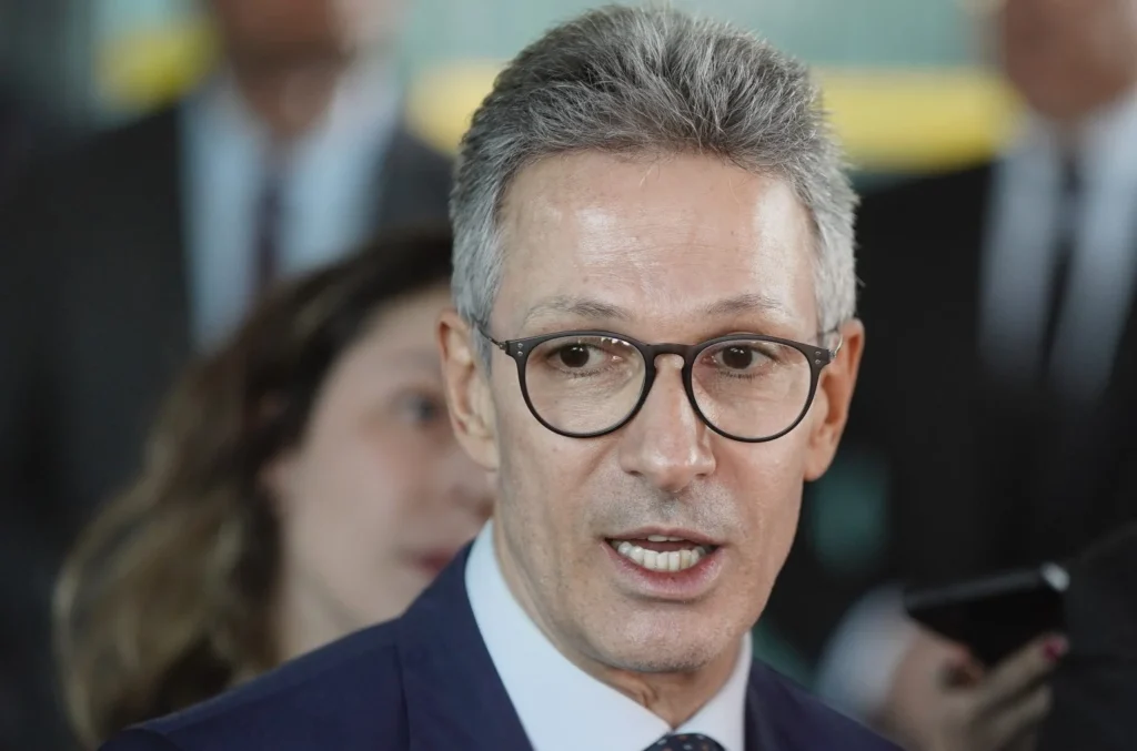 Zema diz que se eleito vai dificultar acesso ao Bolsa Família