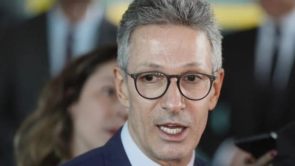 Zema diz que se eleito vai dificultar acesso ao Bolsa Família