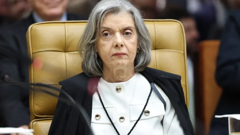 Cármen Lúcia vota no STF para suspender flexibilização da Lei da Ficha Limpa