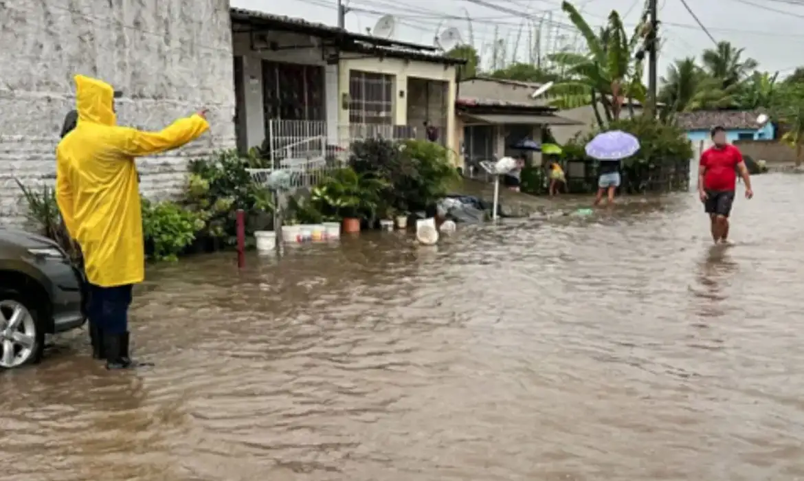 Chuvas em Pernambuco causam deslocamento de 9,4 mil pessoas 