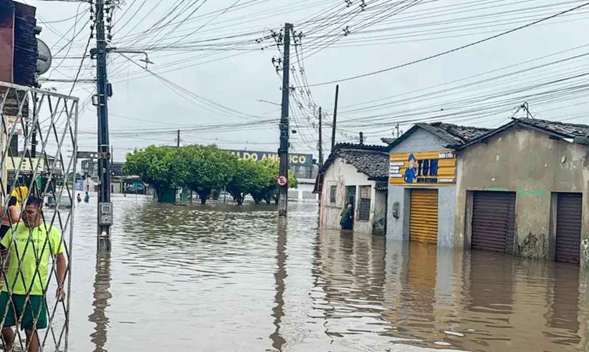 Com 8 mortos pelas chuvas, Pernambuco e Paraíba decretam estado de emergência e calamidade