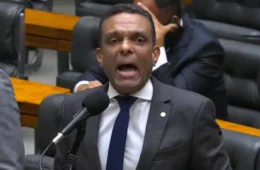 ‘Lavanderia’, diz deputado de direita sobre pedido de Flávio Bolsonaro a Vorcaro