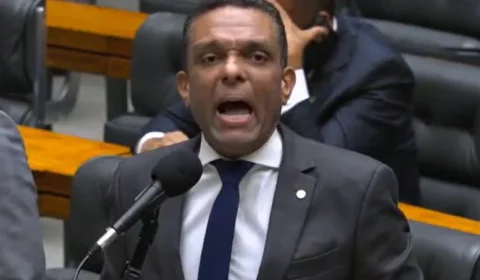 ‘Lavanderia’, diz deputado de direita sobre pedido de Flávio Bolsonaro a Vorcaro