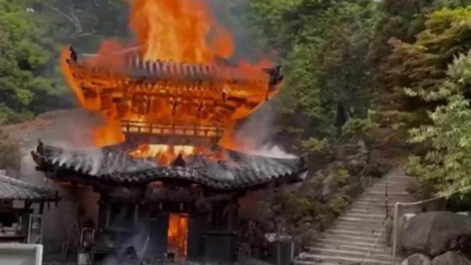 Incêndio atinge templo budista que abrigava ‘chama eterna’ no Japão
