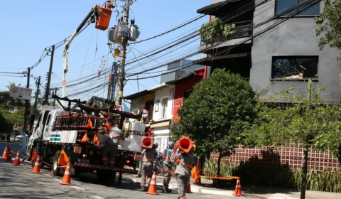 Setor elétrico tem até 80% de terceirizados e salários quase pela metade