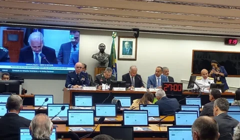 Comissão na Câmara vira foco de embate entre deputados e militares