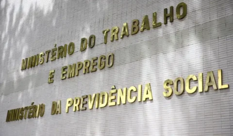 Regra do governo sobre saúde mental no trabalho entra em vigor sob queixas de empresas