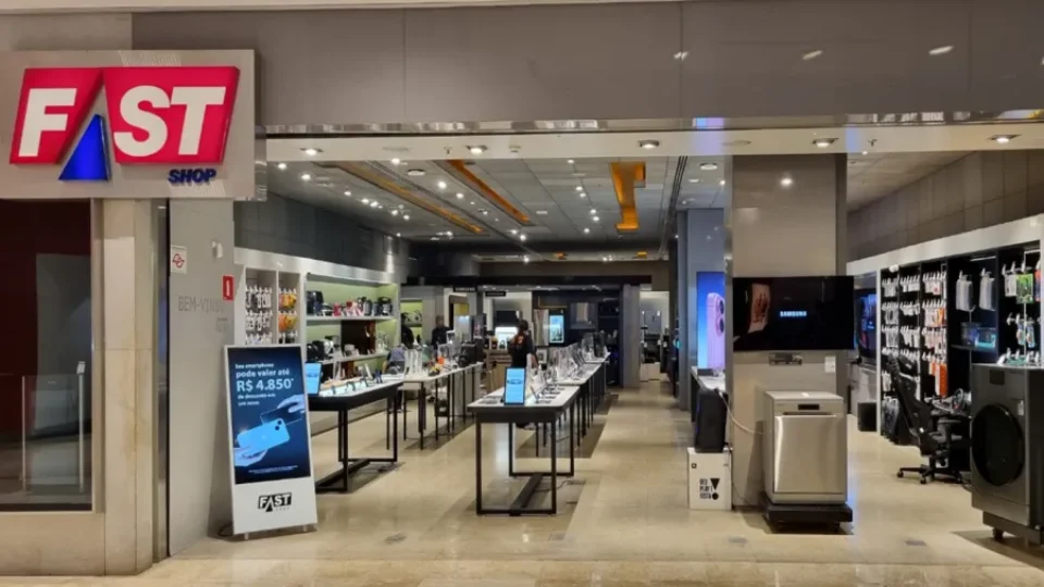 Governo de SP aplica multa recorde de R$ 1 bilhão contra Fast Shop