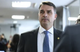 Propostas de governo de Flávio miram Bolsonaro livre, pausa na reforma tributária e escala 7×0