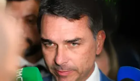 Flávio Bolsonaro troca de marqueteiro após caso Dark Horse