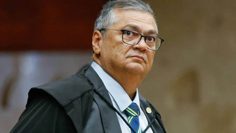 Dino aperta cerco e proíbe saque em dinheiro de emendas parlamentares