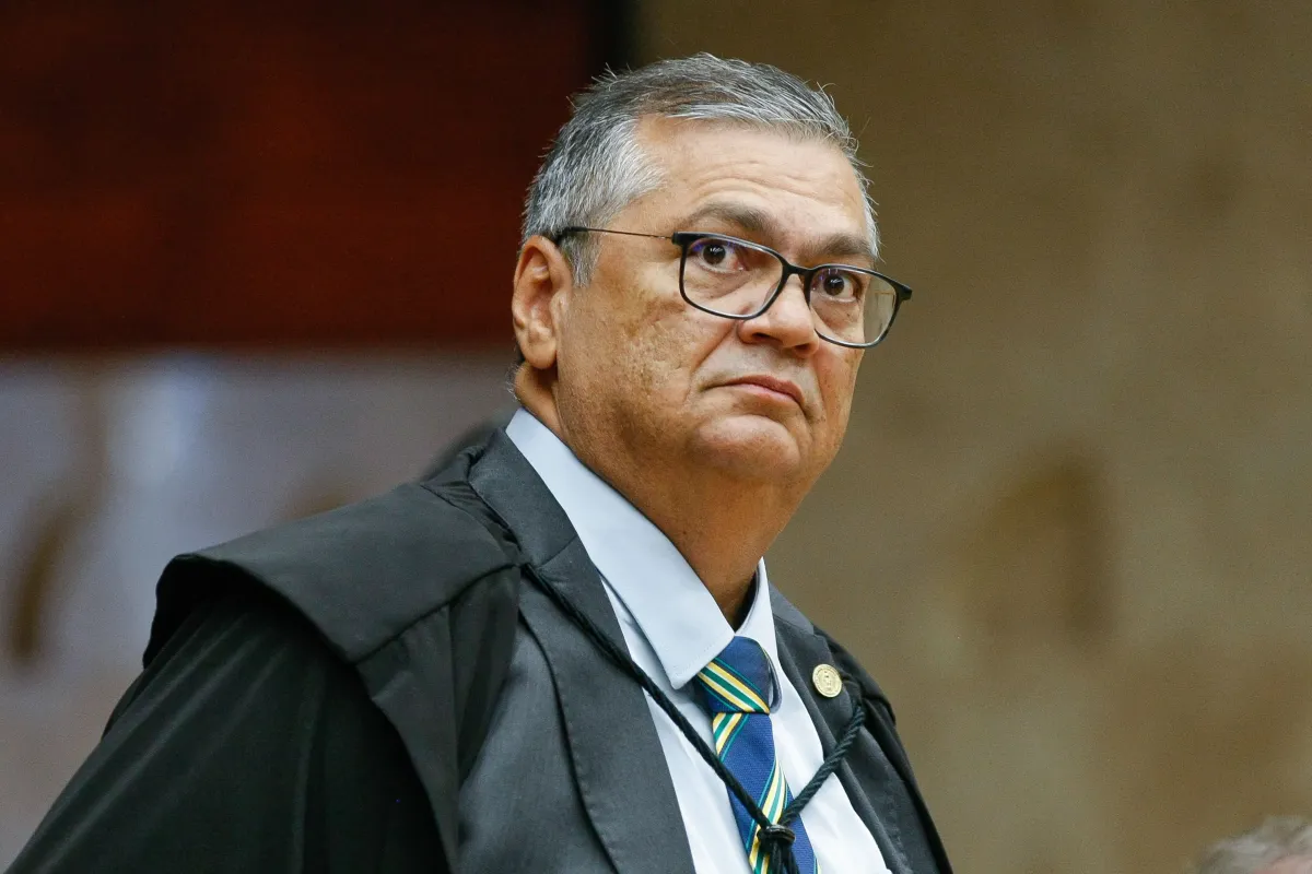 Dino aperta cerco e proíbe saque em dinheiro de emendas parlamentares