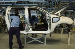 Argentina tem pior desempenho industrial do mundo ao lado da Hungria, aponta relatório