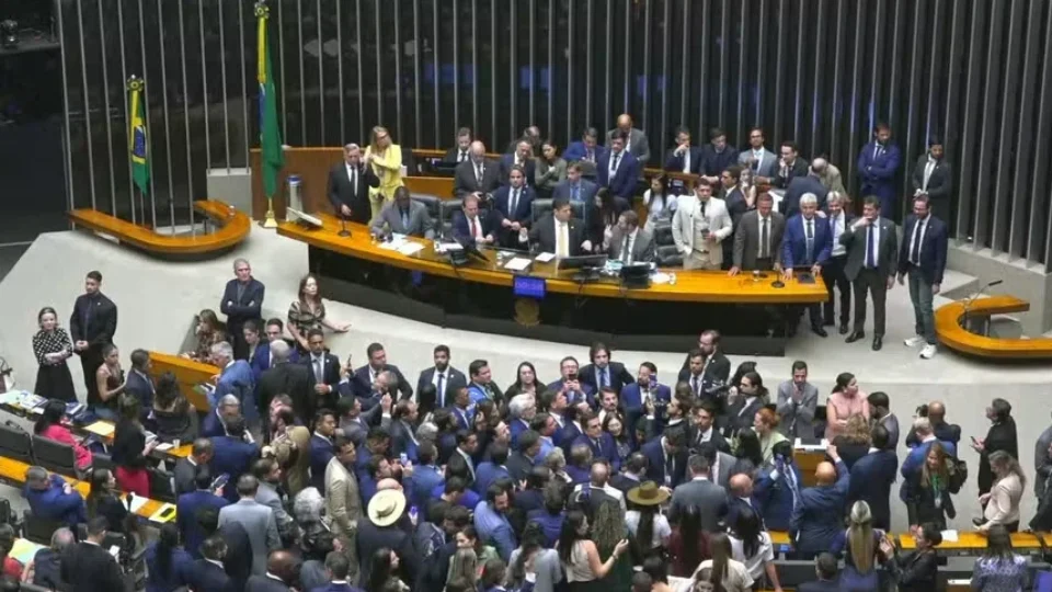 AGU defende no STF suspensão da Lei da Dosimetria, que beneficia Bolsonaro