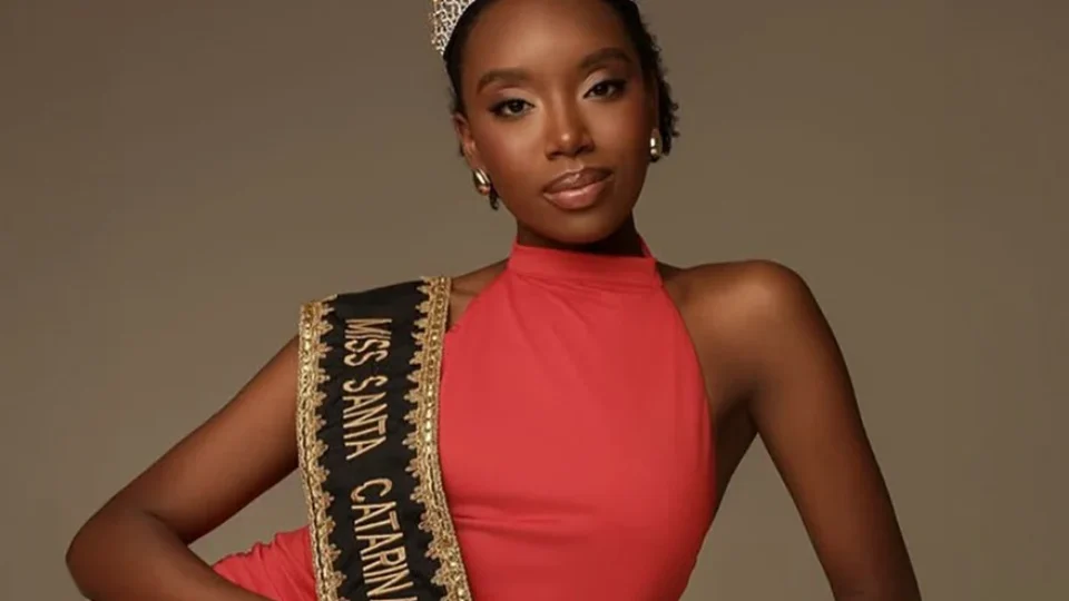 Justiça de SC manda Facebook apagar comentários racistas contra miss
