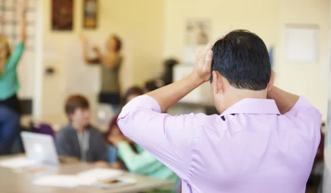 A sala de aula virou conteúdo e o professor é o alvo