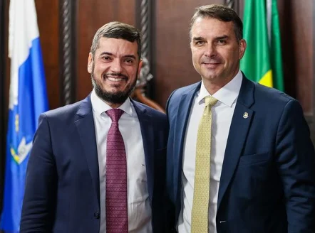 Flávio Bolsonaro e Rodrigo Bacellar em reunião sobre segurança - Reprodução