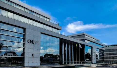 Juiz e promotor receberão penduricalho de R$ 16 mil até se estiverem de licença