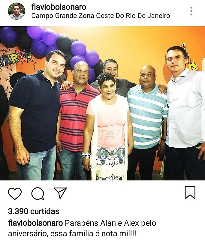 Flávio e Jair Bolsonaro compareceram ao aniversário de gêmeos milicianos na zona oeste do Rio | Crédito: Reprodução