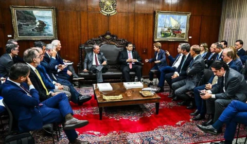 Empresários pressionam Senado para adiar debate sobre fim da escala 6×1