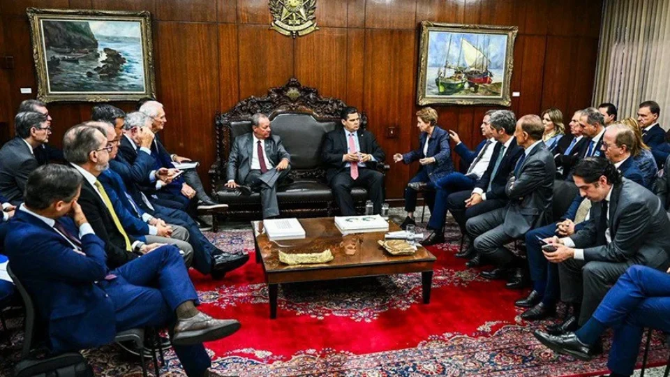 Empresários pressionam Senado para adiar debate sobre fim da escala 6×1