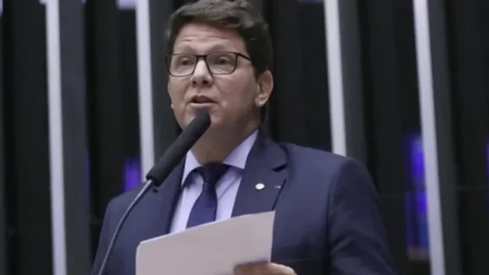 Câmara diz ao STF que viagens de Mario Frias continuam sem aprovação