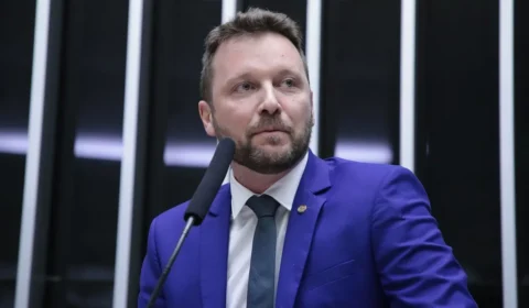 Deputado que assinou emenda das 52h trava PEC do fim da escala 6×1
