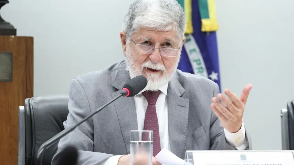 Pretexto para intervenção é inaceitável, diz Celso Amorim