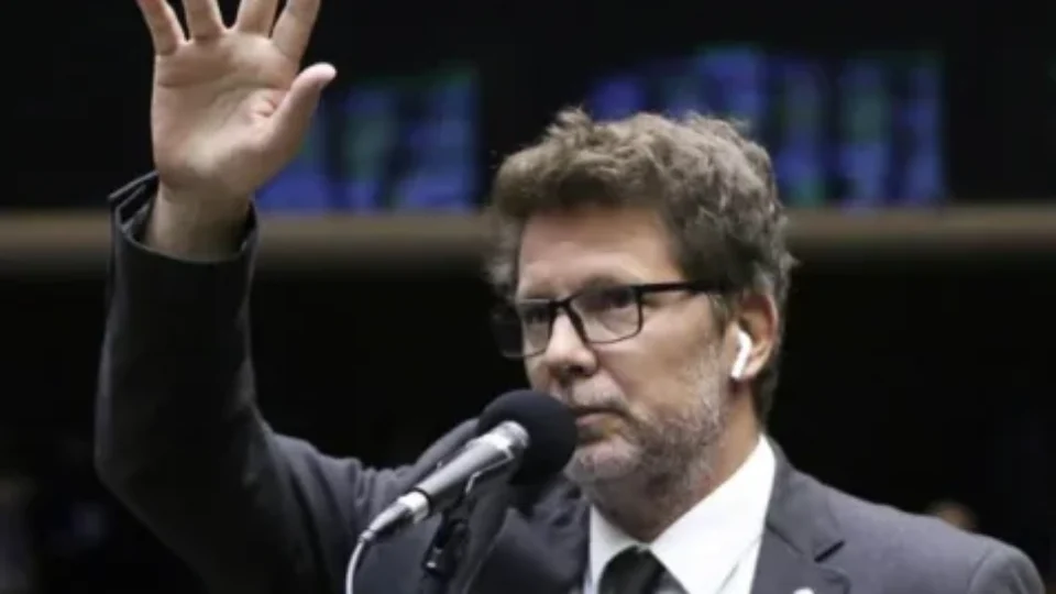 Em áudio, Mario Frias agradece a Vorcaro por apoio a filme de Bolsonaro, diz site