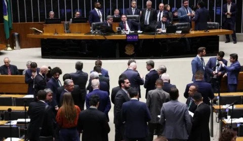 Câmara aprova projeto da oposição que proíbe sigilo sobre gastos do governo com viagens