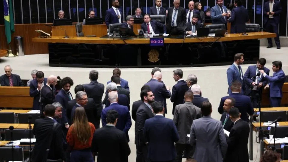 Câmara aprova política nacional de minerais críticos antes de encontro Lula-Trump
