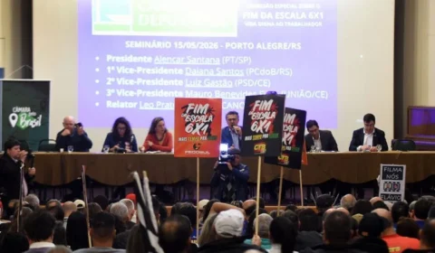 39 deputados retiram assinatura da emenda das 52 horas; bolsonarismo segue apoiando