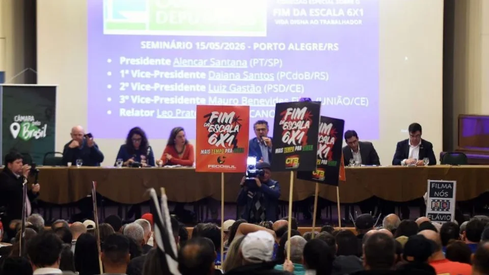39 deputados retiram assinatura da emenda das 52 horas; bolsonarismo segue apoiando