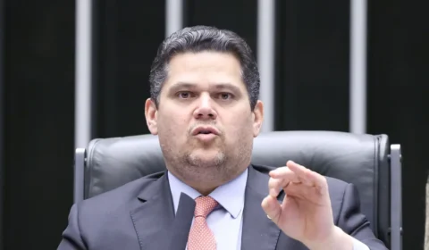 Congresso derruba vetos de Lula e decide liberar verba a municípios antes da eleição
