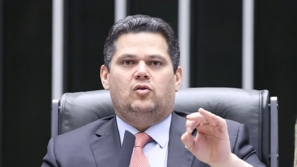 Congresso derruba vetos de Lula e decide liberar verba a municípios antes da eleição