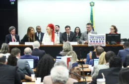 Pedido de vista de deputado bolsonarista adia votação do fim da escala 6×1