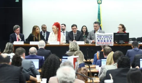 Pedido de vista de deputado bolsonarista adia votação do fim da escala 6×1