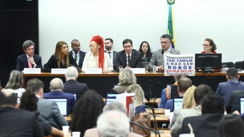 Pedido de vista de deputado bolsonarista adia votação do fim da escala 6×1