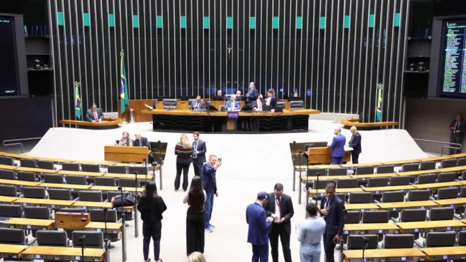Câmara aprova PEC que amplia imunidade tributária de igrejas