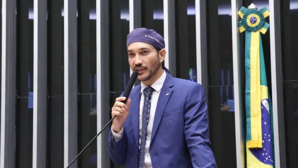 Câmara aprova projeto que permite a pais internarem adolescentes em comunidades terapêuticas