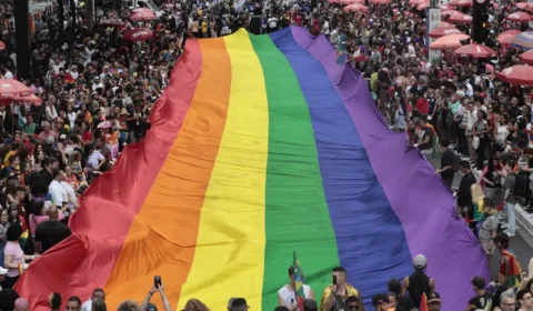 Parada LGBT+ de São Paulo enfrenta desafios e sofre ameaça de deixar as ruas
