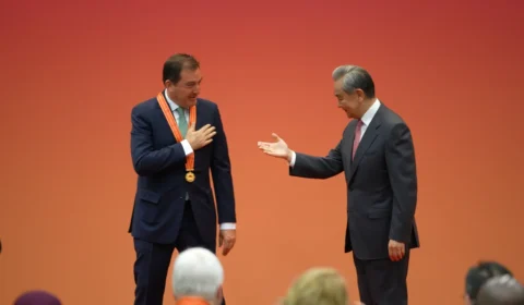 China inaugura medalha para diplomatas com dois latino-americanos condecorados