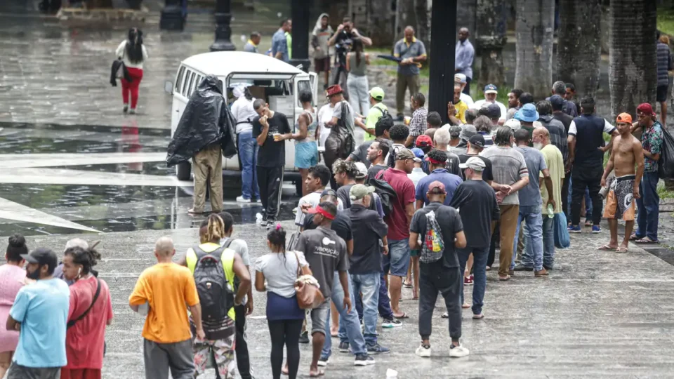População em situação de rua passa de 388 mil em maio; SP lidera