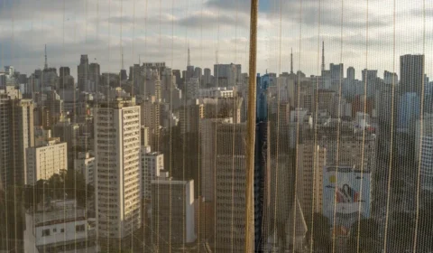 A janela e a dor na metrópole
