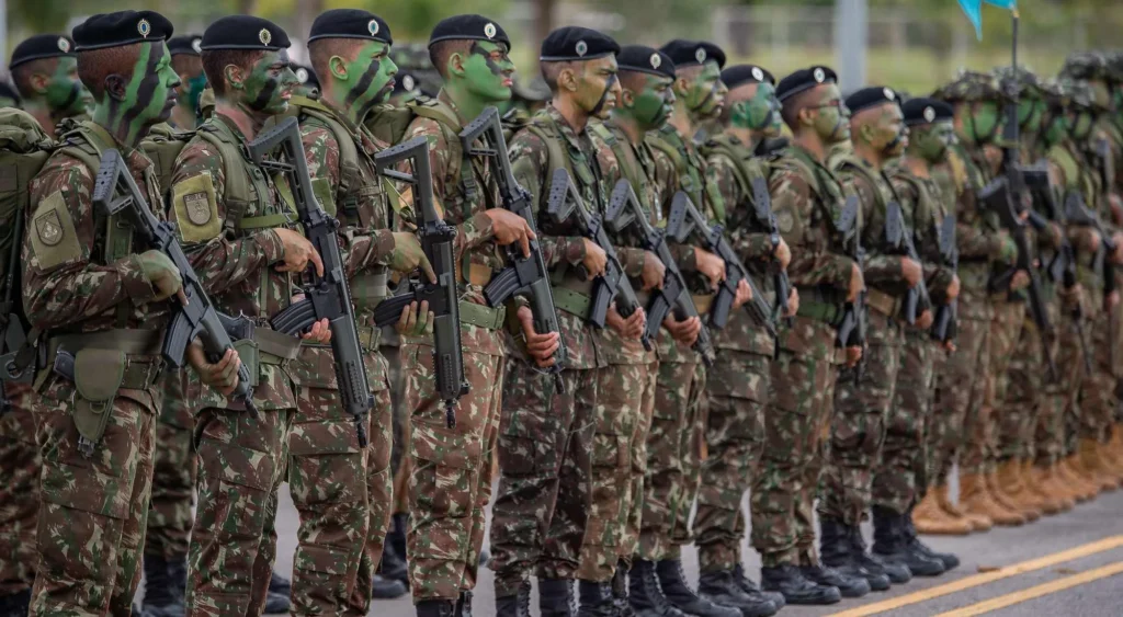Exército publicou aditivo do Master com data que não bate com assinaturas eletrônicas